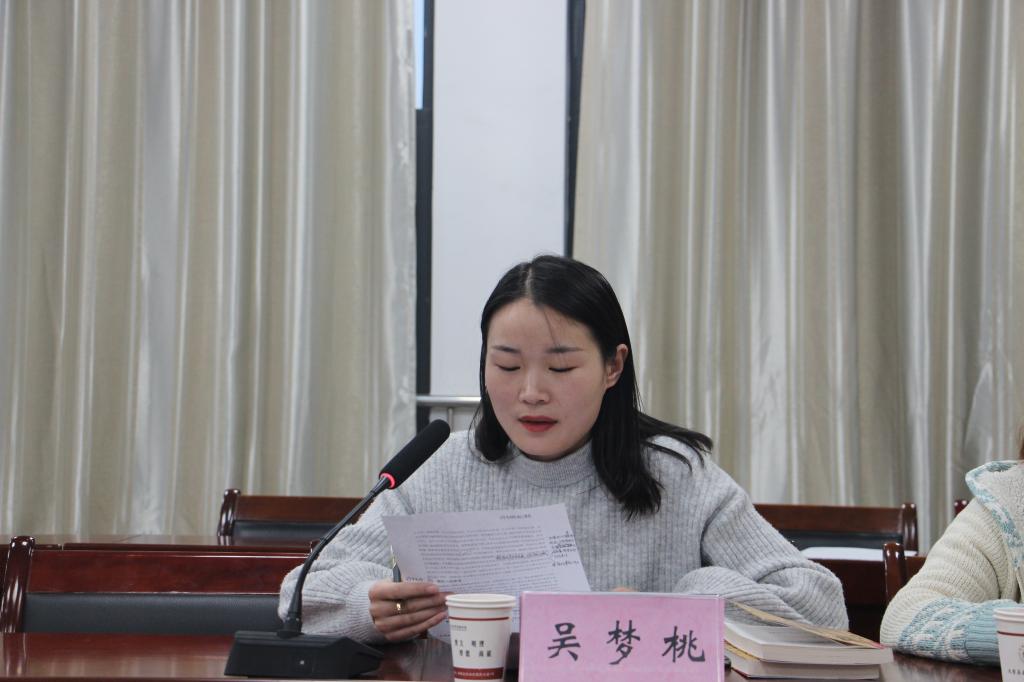 研究生吴梦桃发言