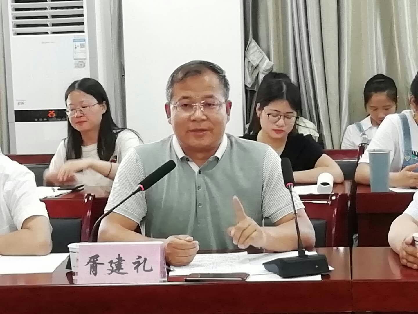 卡诺尔教育集团总经理、论文大赛赞助单位负责人、我集团杰出校友胥建礼先生致辞