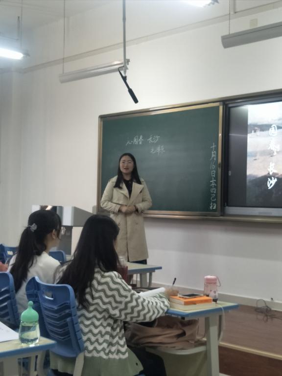 华文杯讲课竞赛二等奖、本科生李庆华讲示范课