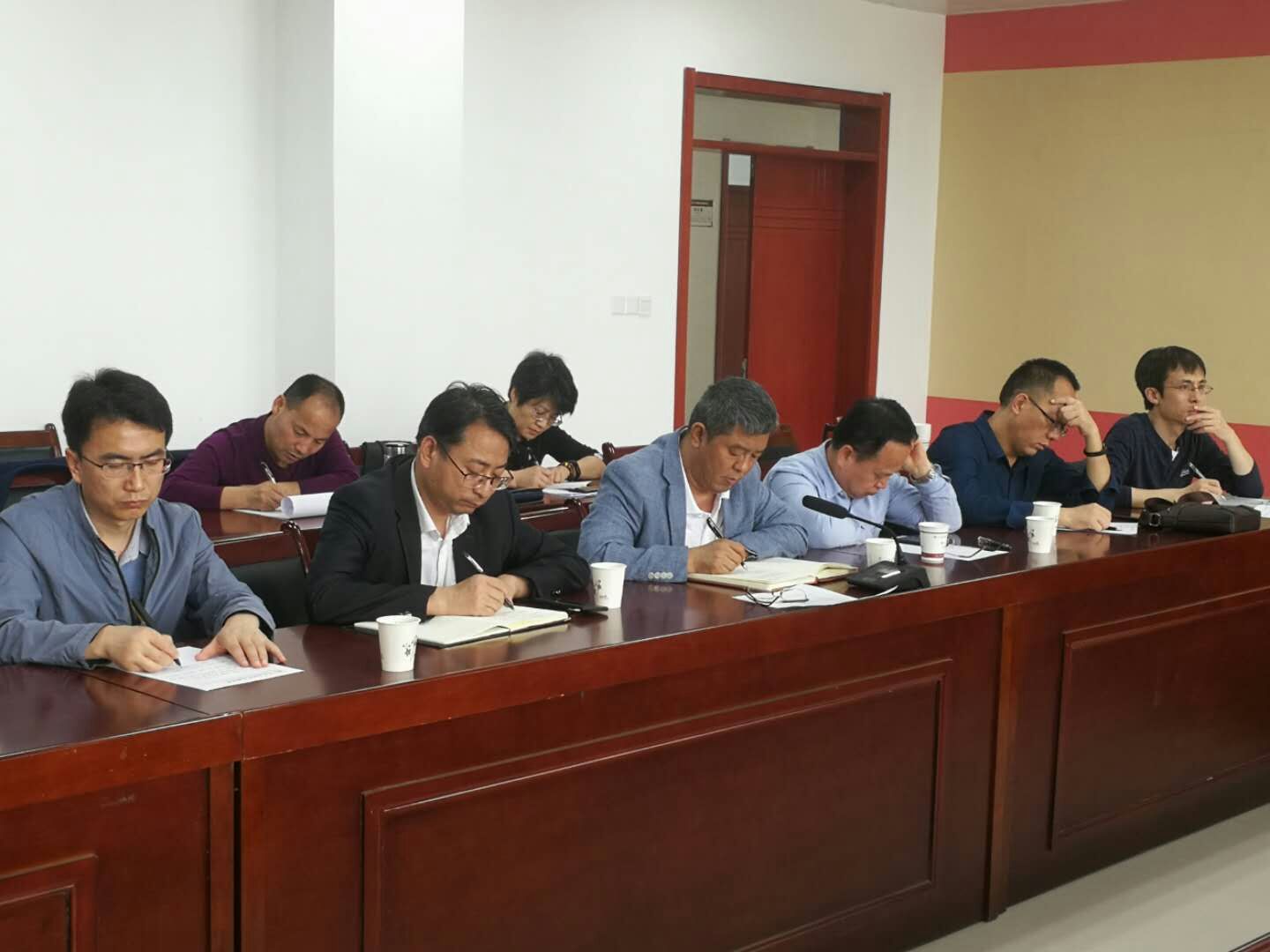 我集团教师认真聆听督导意见