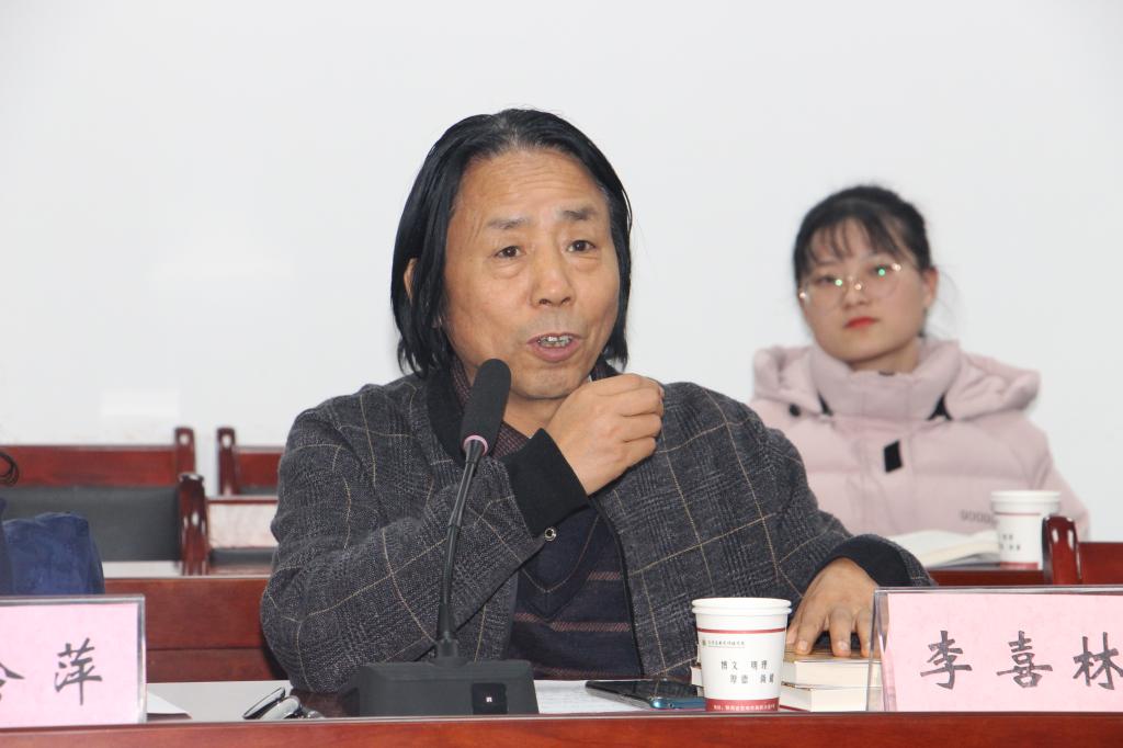 冰心散文奖获得者、省百优作家李喜林发言