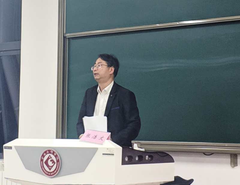 副院长孙新峰介绍张浩文先生文学成就